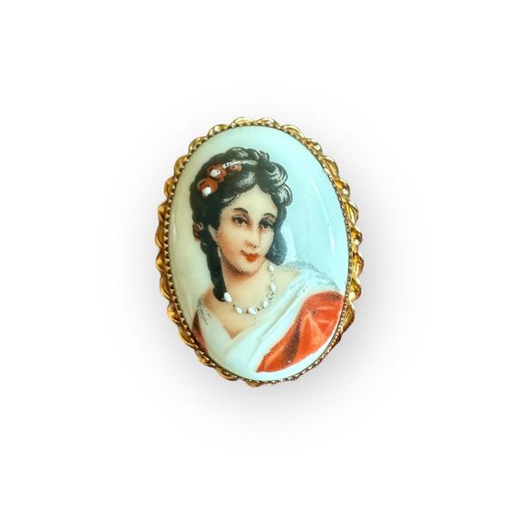 Limoges Cameo Transfer Portrait in GF frame Brooch - Picture 1 of 3
